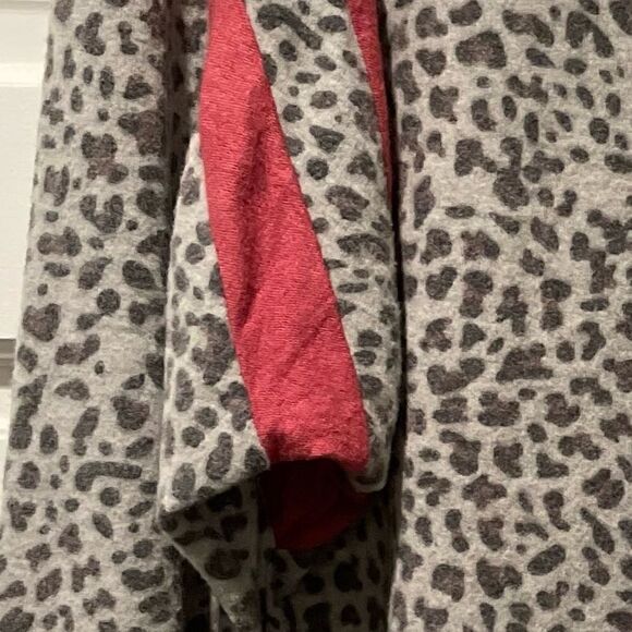 143 Story by Line Up Animal Print Sweater Size Large - Picture 8 of 8